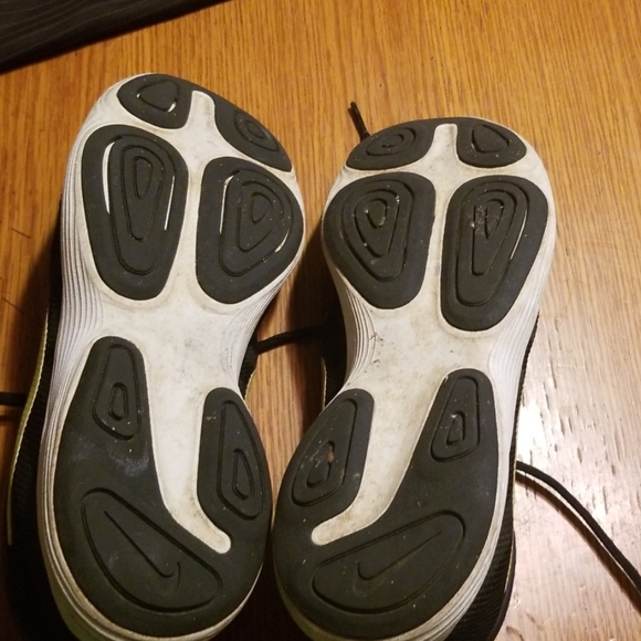 Men Nike Shoes - Picture 4 of 4